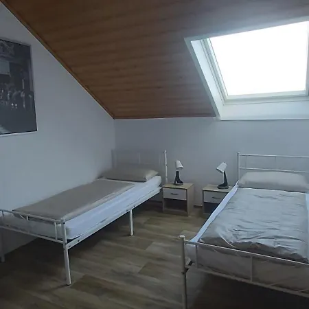 Domek alpejski Reihenendhaus Bei Nuernberg Petersaurach